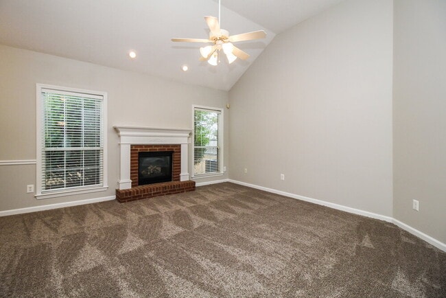 Building Photo - 22 Saratoga Pl