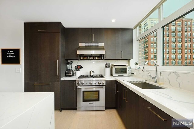 Foto del edificio - 1400 Hudson St