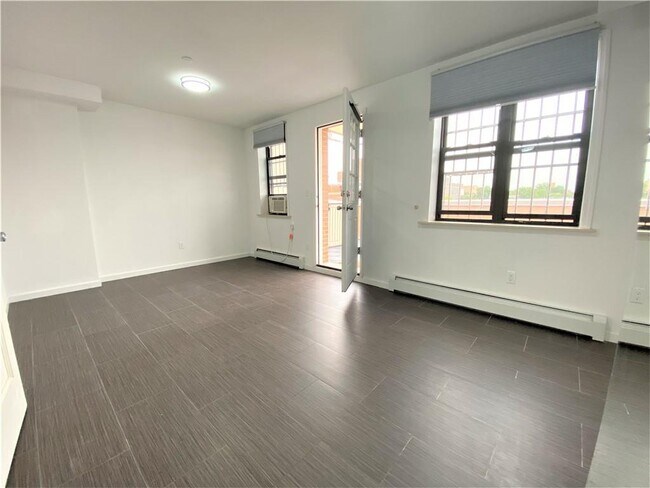 Building Photo - 733 57th St