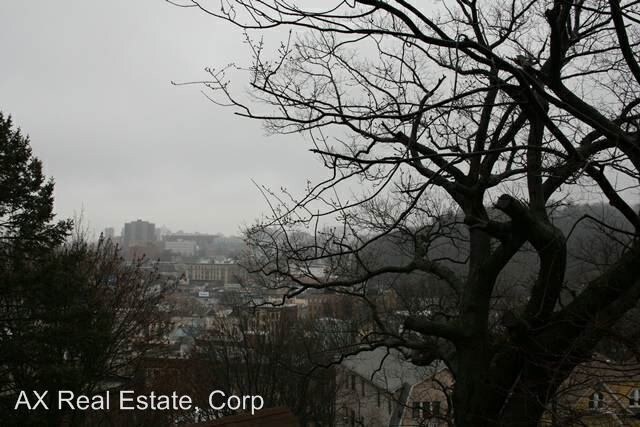 Foto del edificio - 18 Landscape Ave