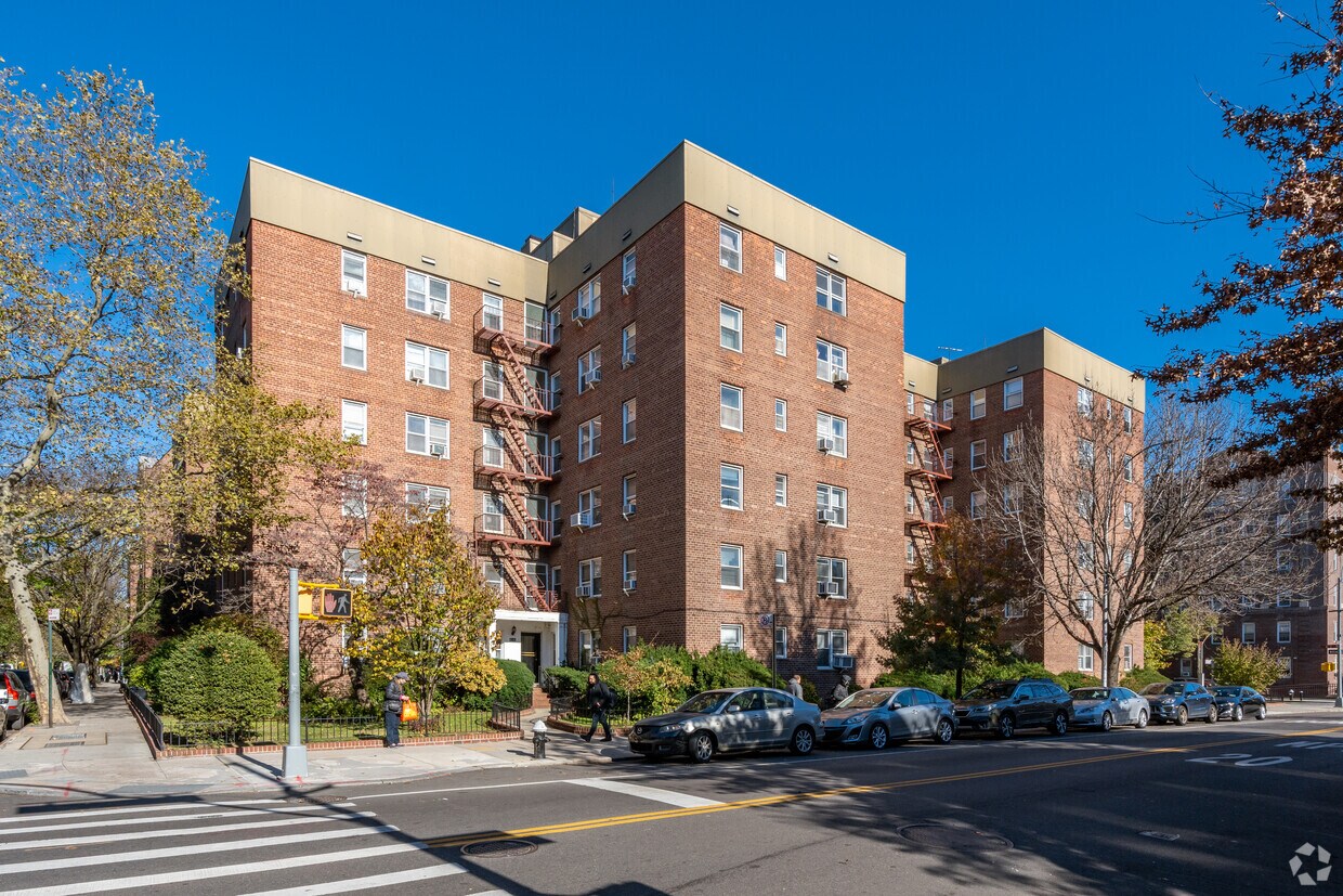 Primary Photo - 81-05-81-15 35th Ave