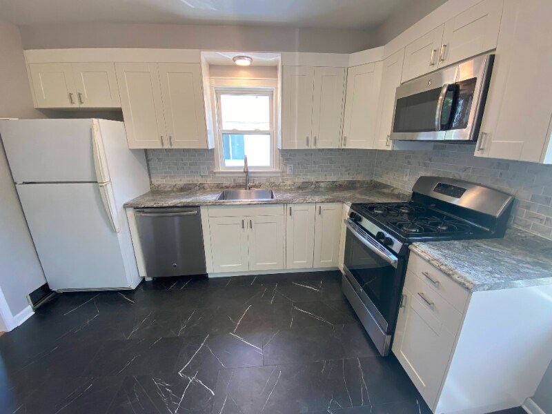 508 E Baker Ave, Clawson, MI 48017 House Rental in Clawson, MI