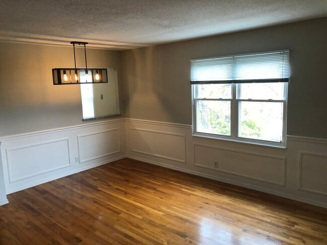 Building Photo - La Bobbi Apartments
