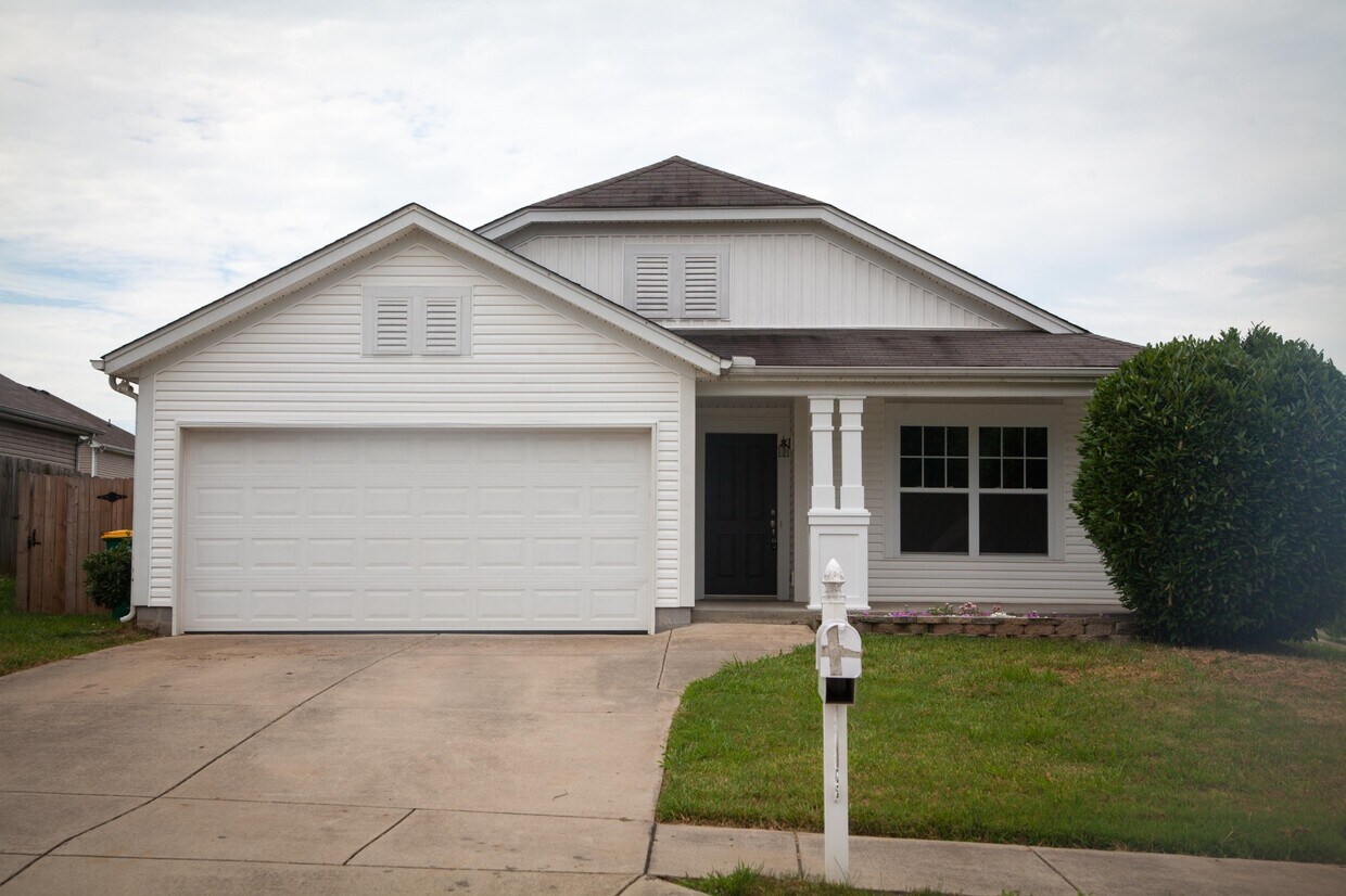 2005 Lexington Farms Ln, Spring Hill, TN 37174 House Rental in Spring