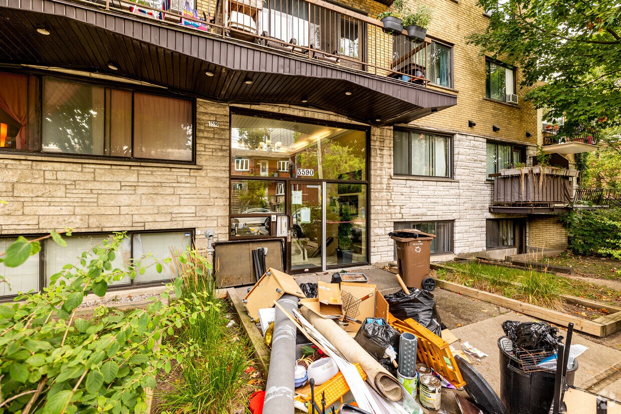 Photo du bâtiment - 3590 Rue Dézéry