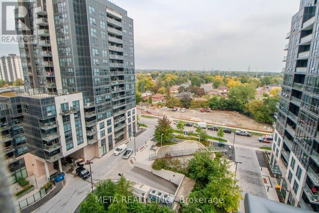 Building Photo - 20-920 Meadowglen Pl