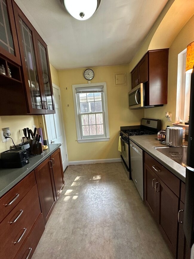 Building Photo - Charming 1930s Stone & Brick Cottage – 3BR...