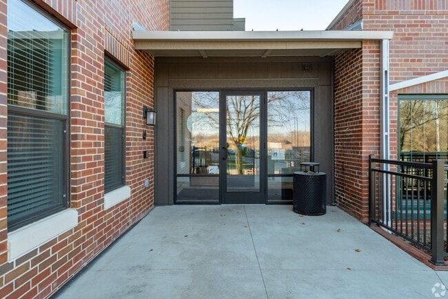 Building Photo - Fair Oaks