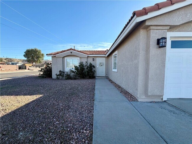 Foto del edificio - 1660 Kyle Ave