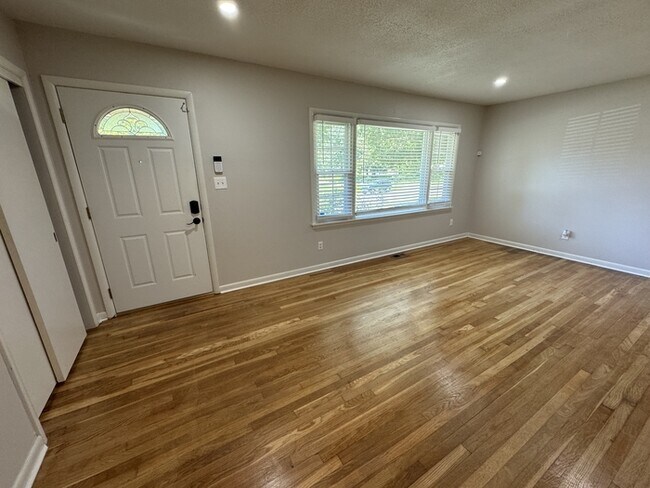 Foto del edificio - 918 Woodall Ln NW