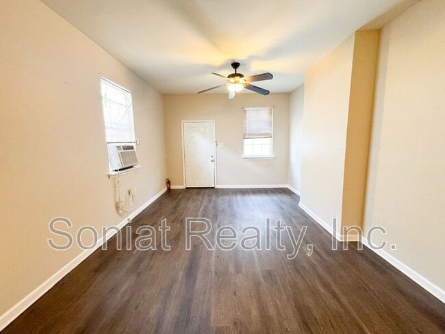 Building Photo - 1211 S Clark St