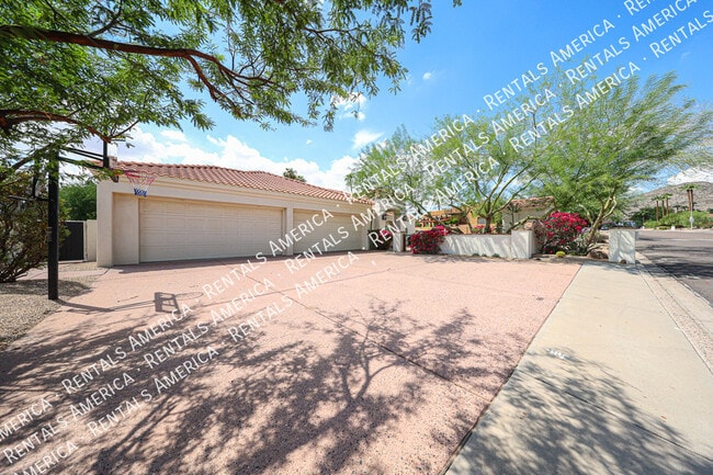 Building Photo - 3525 E Equestrian Trail