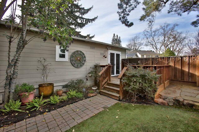 Primary Photo - 11 Ivanhoe Ct