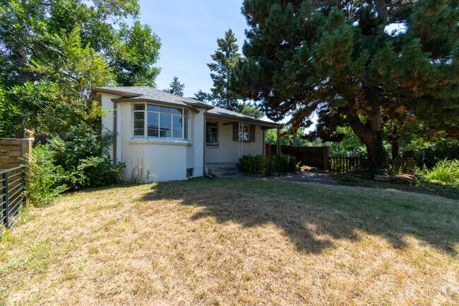 Foto del edificio - 2060 S Williams St