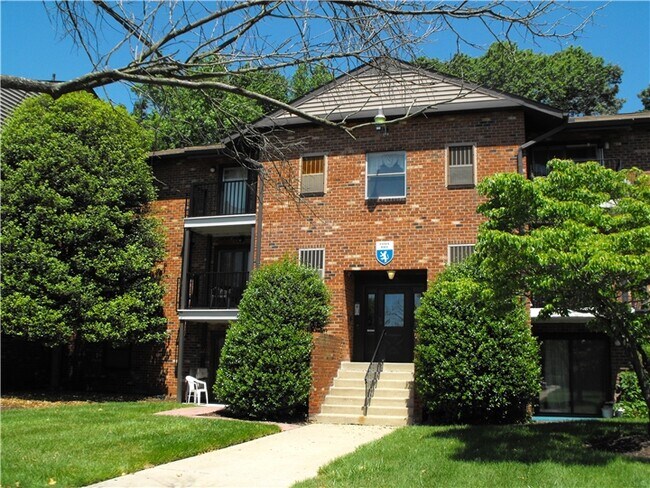 Building Photo - 5 Ivy Hall