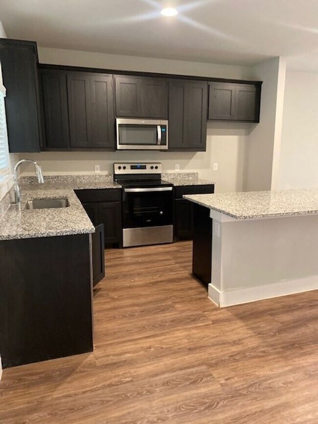 Foto del edificio - Beautiful Townhome in Great Location