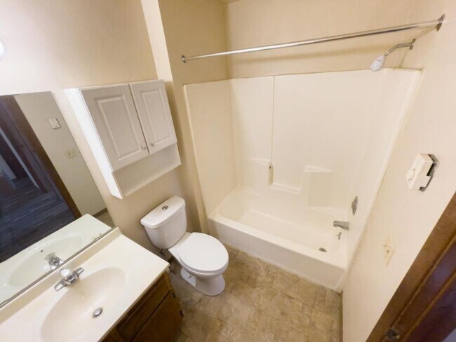 Building Photo - 9 North Wickham Unit 1