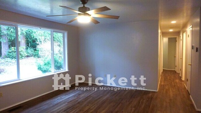 Building Photo - 3 Bedroom Rambler in Silverdale