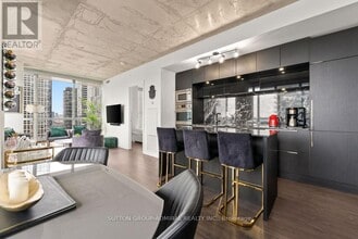 Building Photo - 88 Blue Jays Way