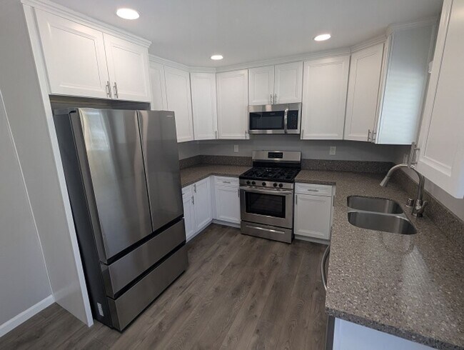 Foto del edificio - 3 Bedroom - 1 Bath House in San Diego