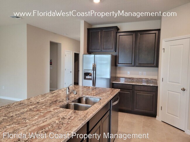 Building Photo - 3 br, 2.5 bath House - 16465 Woodside Gln