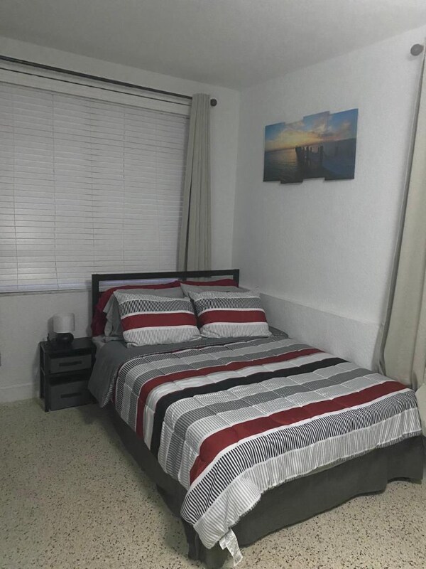 Foto del edificio - 900 NE 85th St