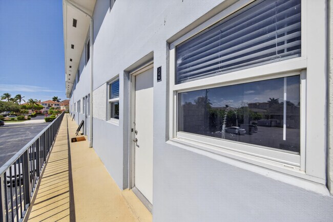 Building Photo - 505 NE 20th Ave