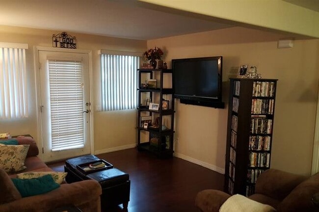 Building Photo - 5404 Balboa Arms Dr