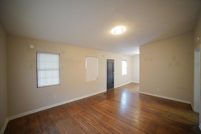 Building Photo - 2031 Holmes St