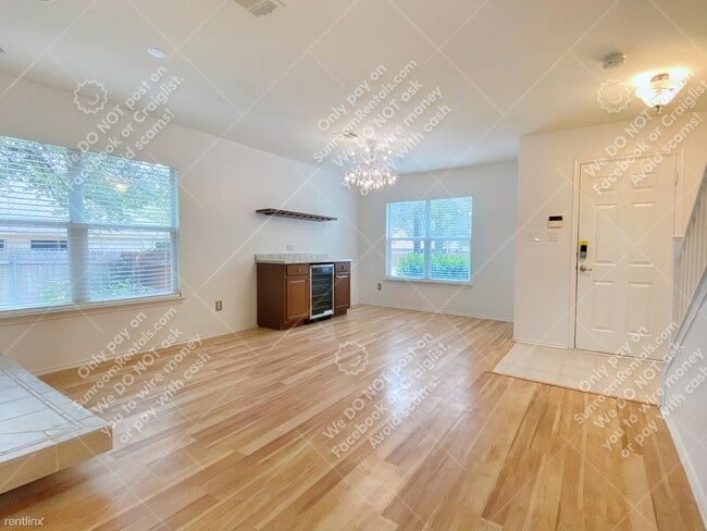 Building Photo - 4 br, 2.5 bath House - 1701 Barrilla St