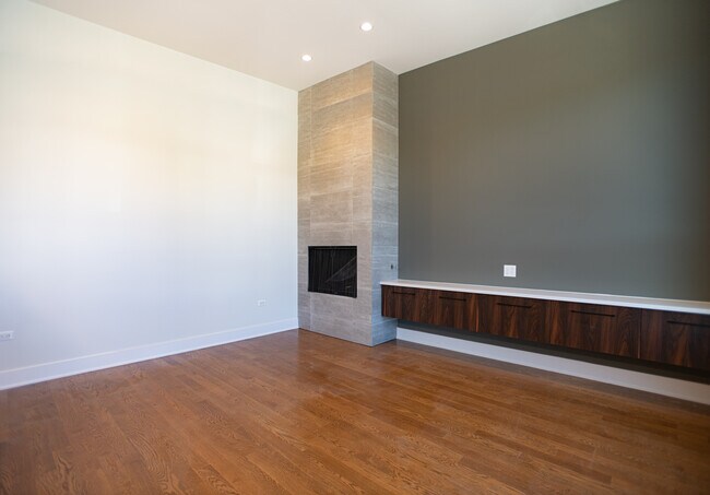Foto del edificio - 2753 W Fullerton Ave
