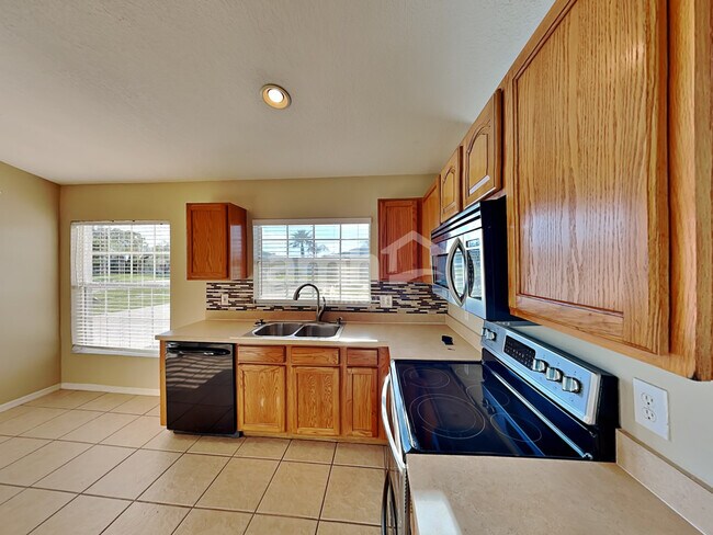 Foto del edificio - 6624 Clair Shore Dr