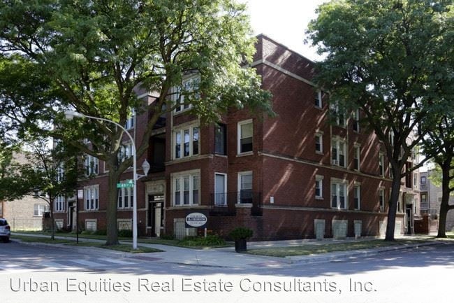 Primary Photo - 4655 S Lake Park Ave