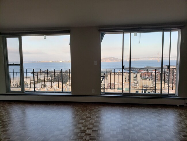 Stunning views of The Bay Bridge.Step out on your balcony!. - Telegraph Hill - 1 bedroom/2 bath