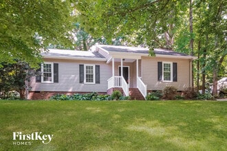 Building Photo - 4440 Huntington Dr