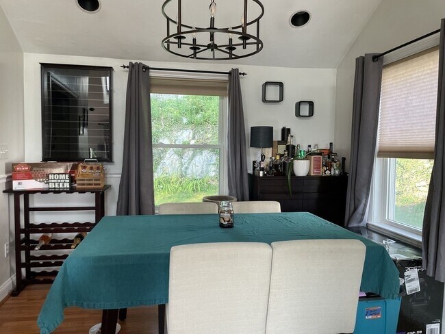 Foto del edificio - 235 Pine Hill Cir