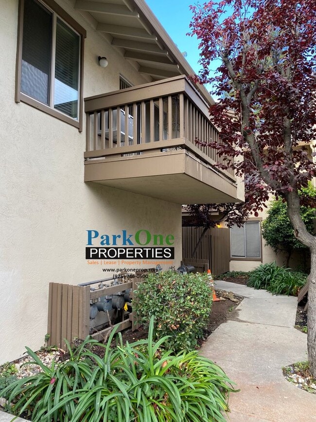 Building Photo - Spacious 2 bed / 2 bath condo in great location.