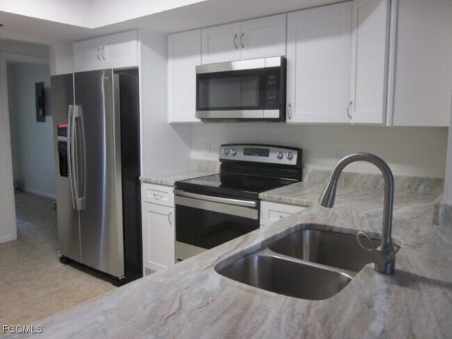 Foto del edificio - 5716 Riverside Dr