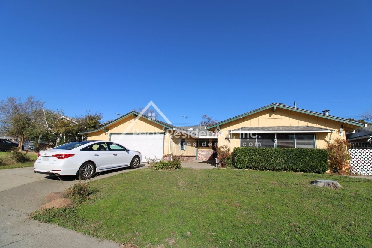 3 br, 2 bath House 5820 Shenandoah Drive House Rental in Sacramento