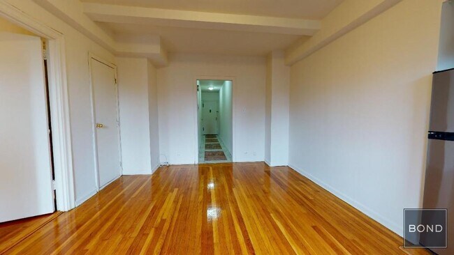 Building Photo - 301 E 38th St