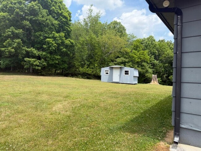 Foto del edificio - Loudon 37774 - COMING SOON! Available  by June 15th! 3 bedroom, 1 bath home - Contact Linda Meese...