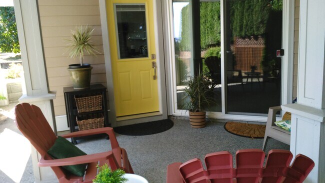covered patio entrance - 110 Clarke Rd