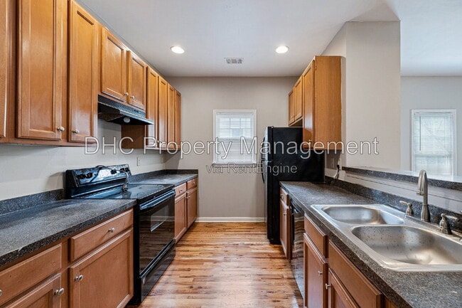 Building Photo - 1145 Lookout Ave NW