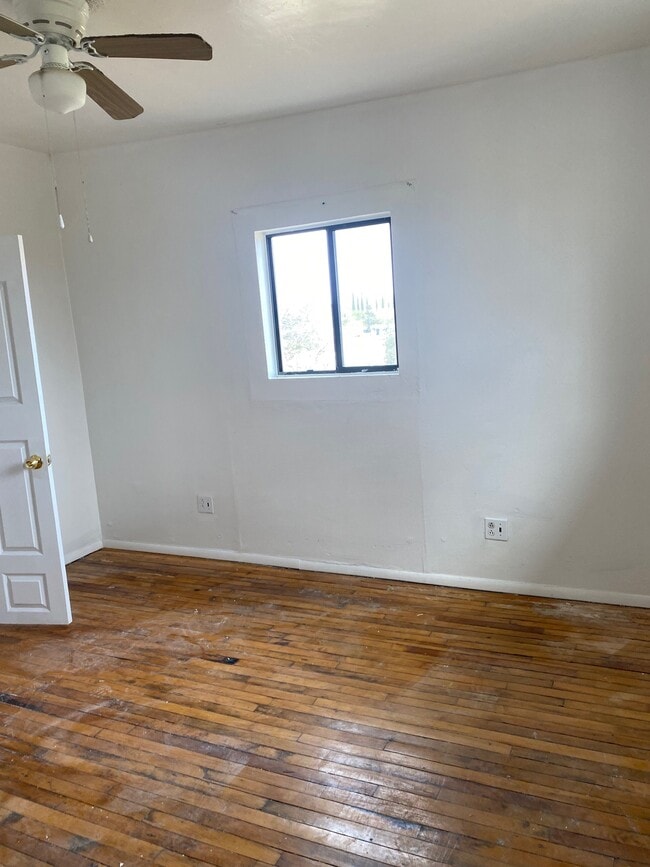 Building Photo - 621 N Sierra Ave