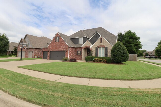 Building Photo - Spacious 4 Bedroom, 4 Bathroom Home in Bixby!