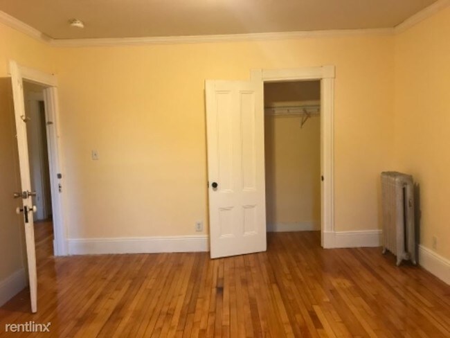 Building Photo - 3 br, 1 bath Apartment - 376 Wilder St
