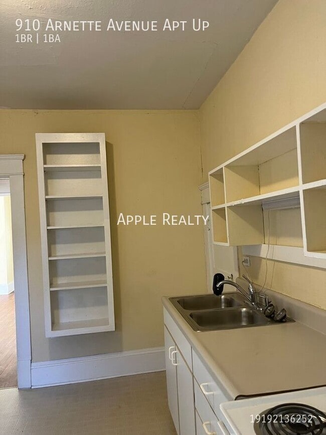 Building Photo - 910 Arnette Ave
