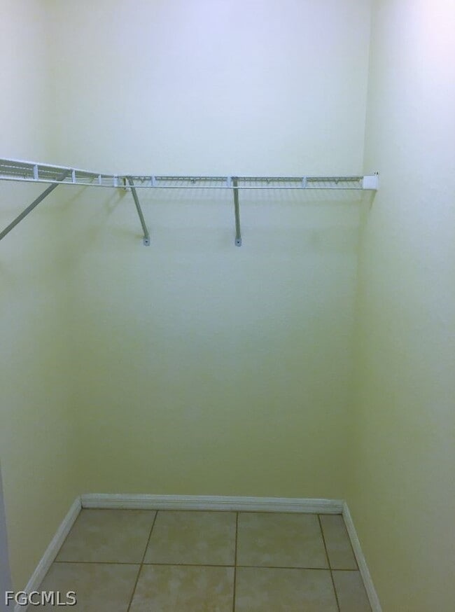 Building Photo - 1421 SE 10th Terrace