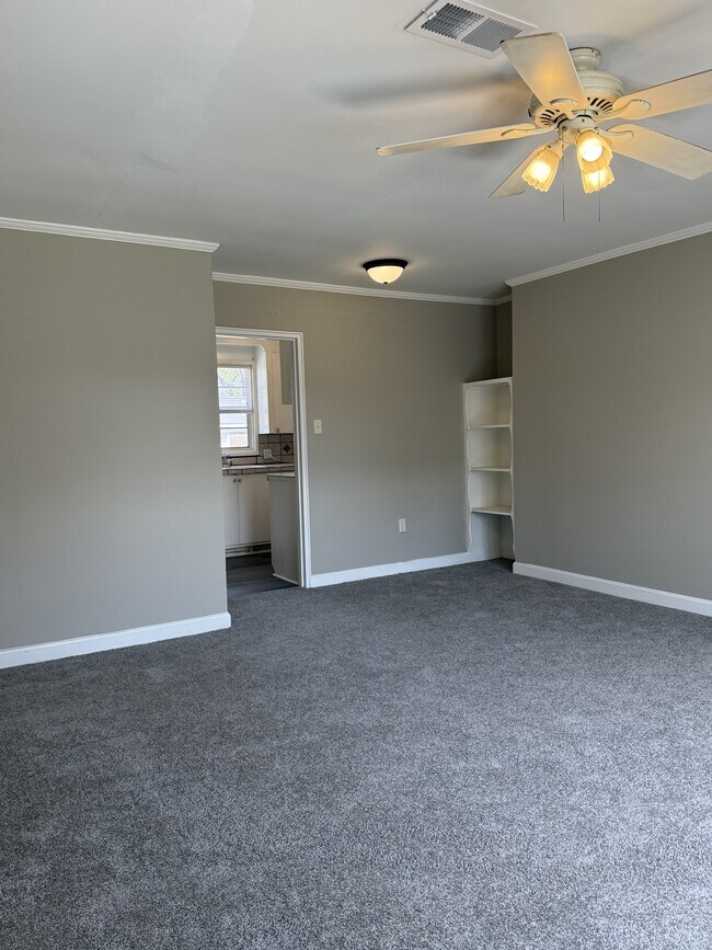 Foto del edificio - 127 Crestview Dr