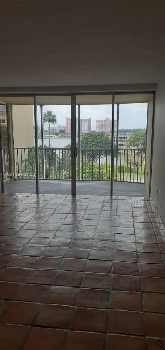 Foto del edificio - 1750 NE 191st St